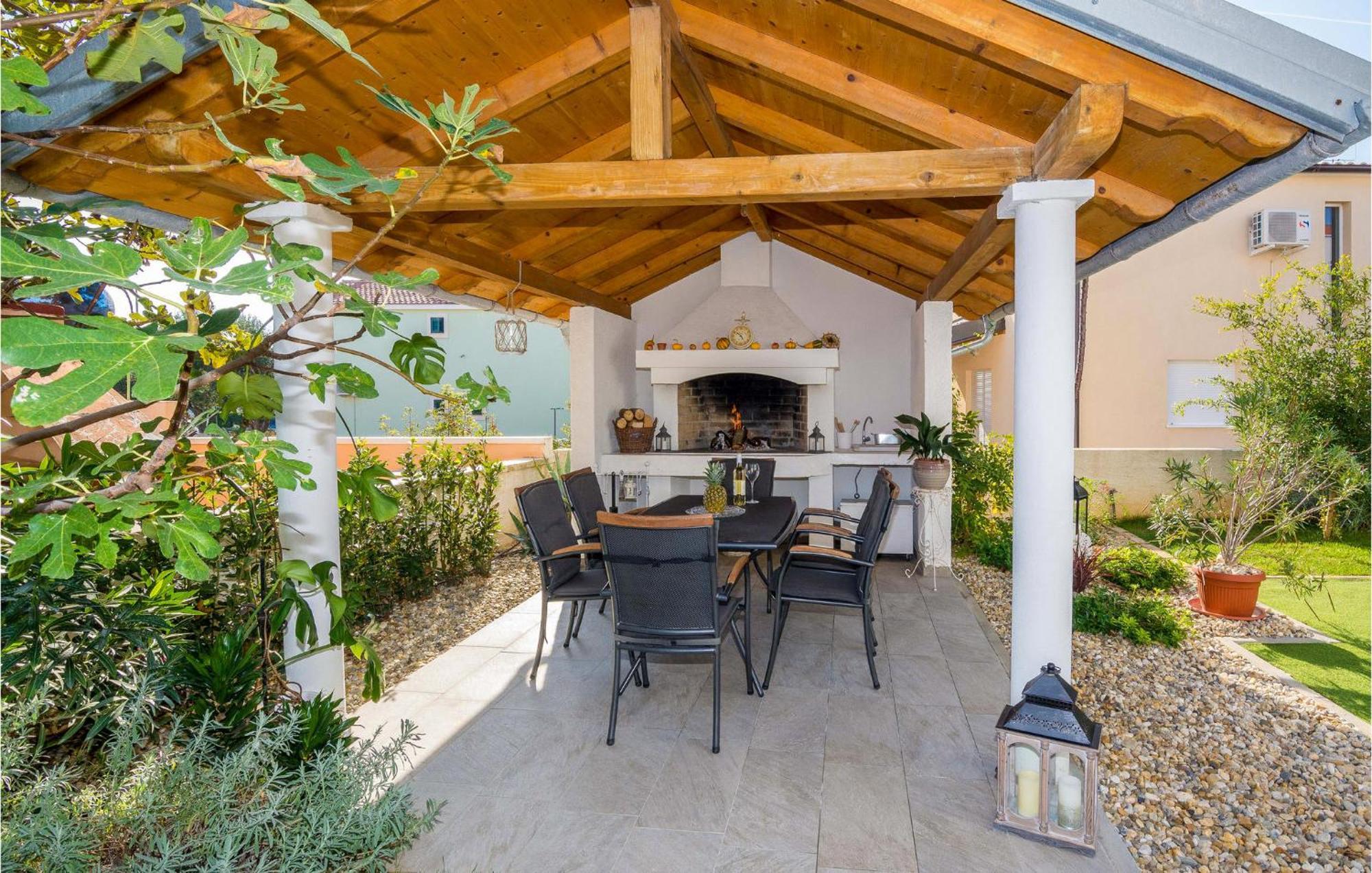 Nice Apartment In Vrsi-Mulo With Wifi Exterior photo